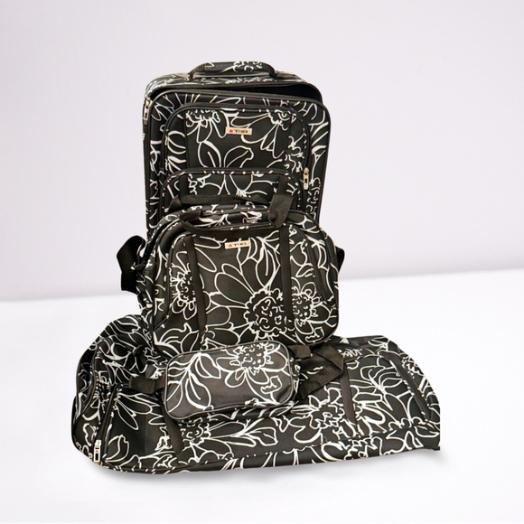 TAG Freehold 4-Piece Softside Spinner Luggage Softside Luggage Set suitcase - Picture 3 of 12